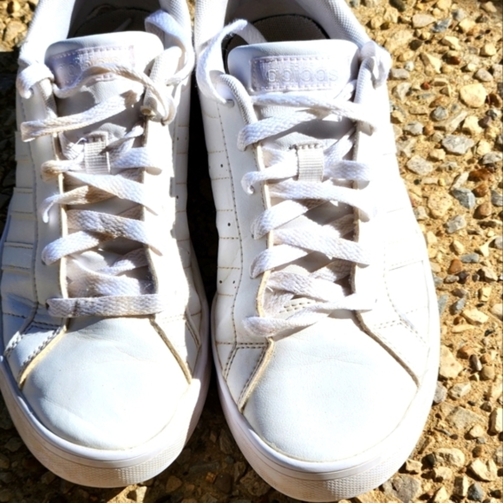 Women's Size 6 White Leather  Adidas shoes Casual Streetwear Sneakers‎